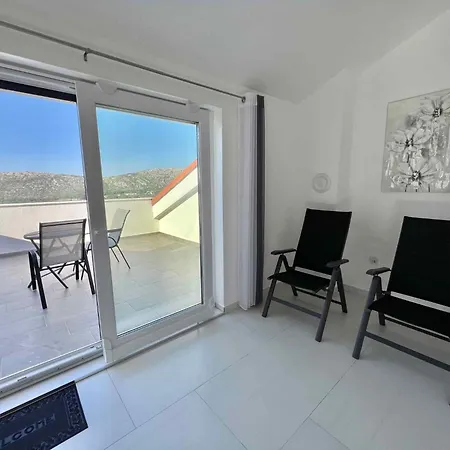 Vila With Pool 45802
