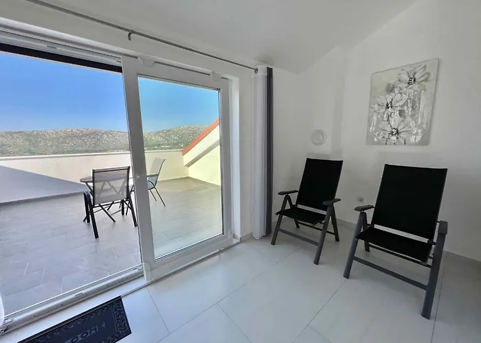 Vila With Pool 45802