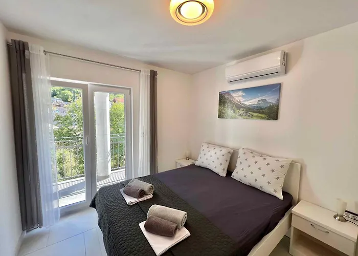 Vila With Pool 45802 *