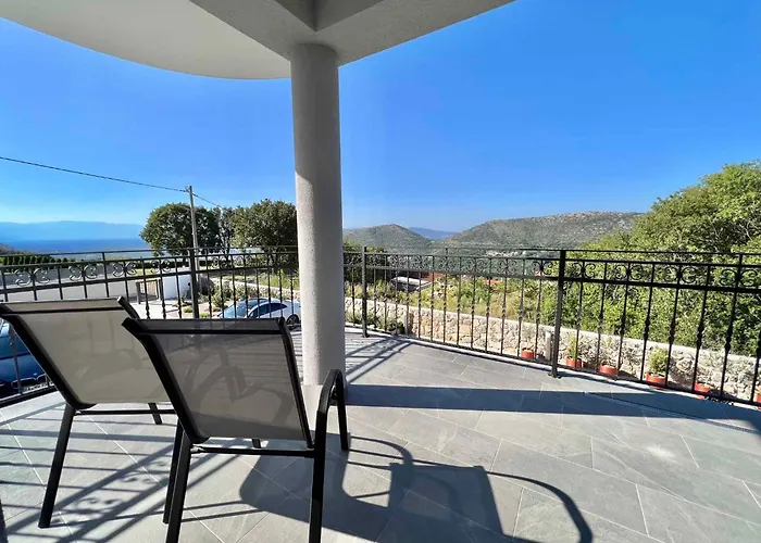 Vila With Pool 45802